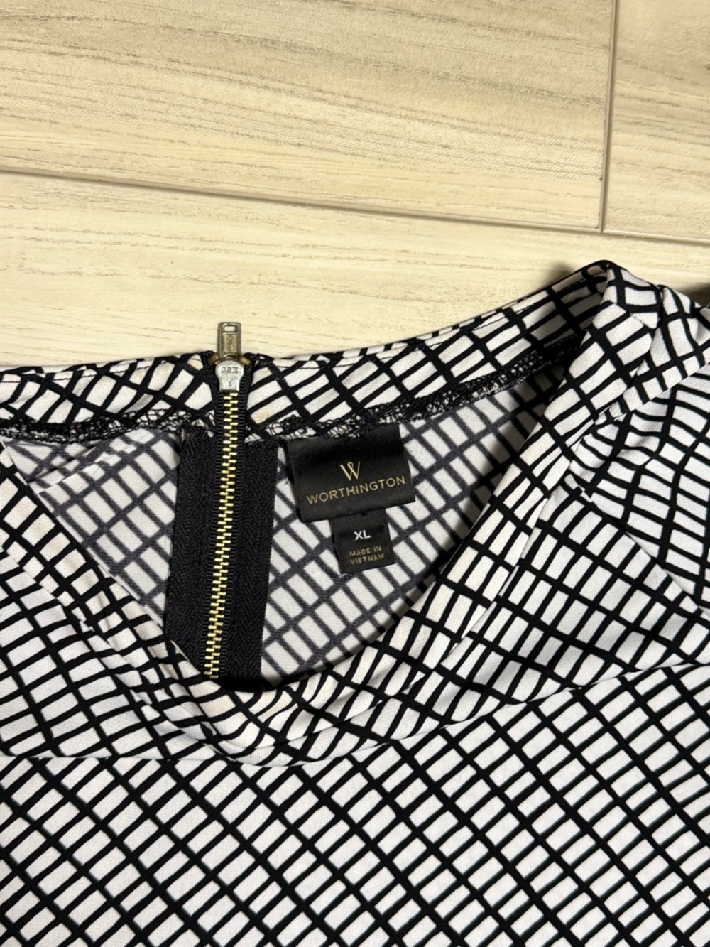 Worthington XL Black White Geometric Flutter Sleeve Blouse - Picture 5 of 7